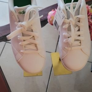 Addidas sneakers  white with the logo in green>New with Tags
